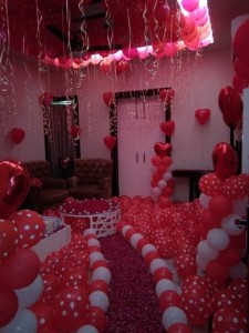 Romantic balloon Decorators in Delhi
