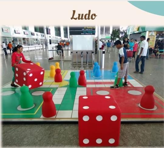 Giant Ludo & Snakes