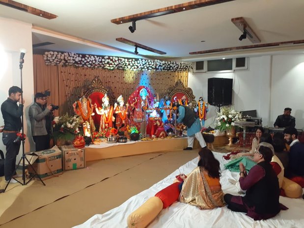 Jagran set-up with the mandir, floor seating and the singers' stage